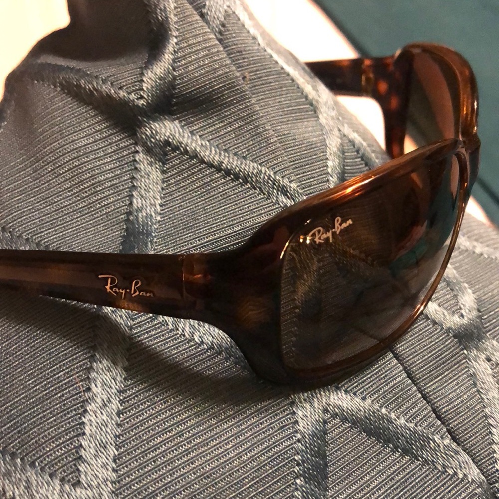 Women’s Ray Ban sunglasses